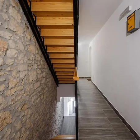 Dante Apartment
